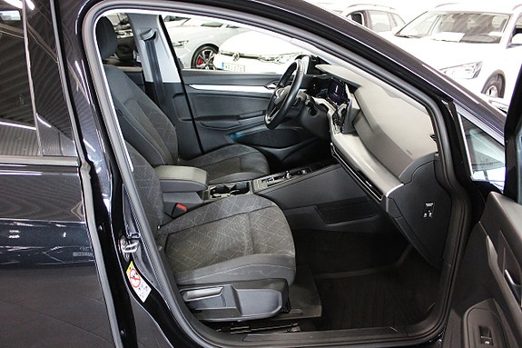 Volkswagen Golf VIII 6 of 19