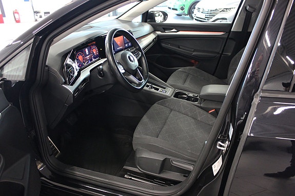 Volkswagen Golf VIII 15 of 19