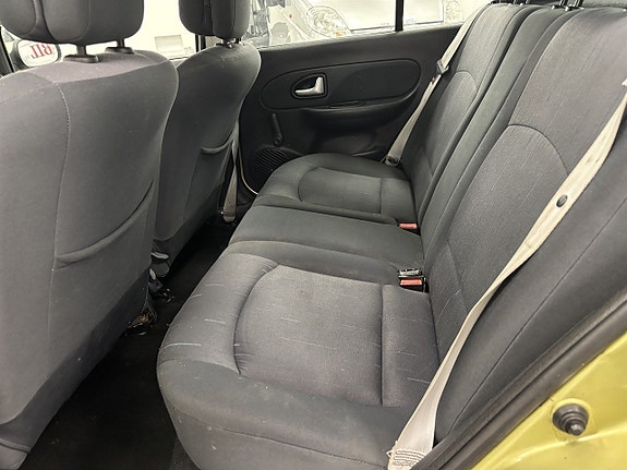 Renault Clio 6 of 10