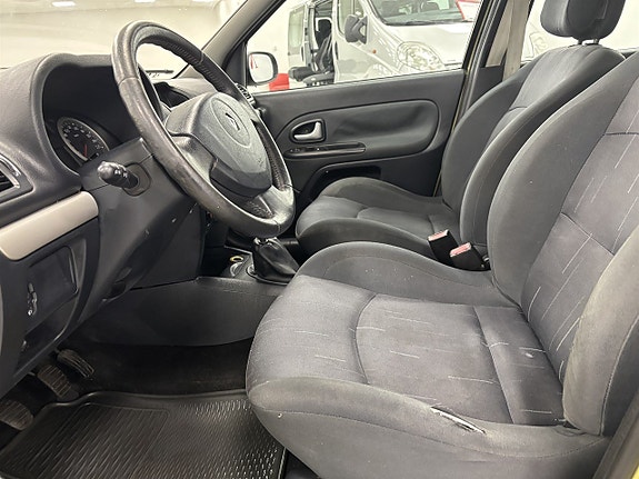 Renault Clio 8 of 10