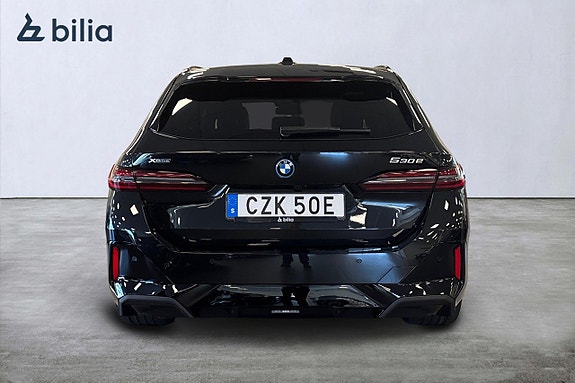 BMW 530e 4 of 5