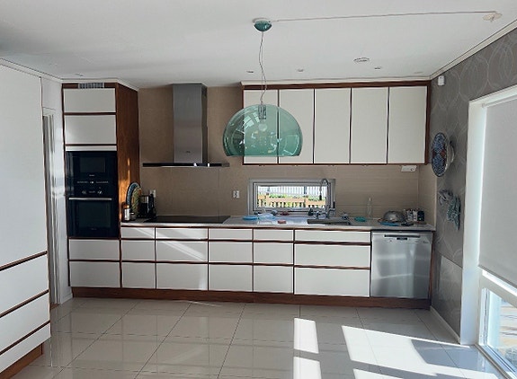 Ballingslöv kök säljes utan vitvaror, med stenbänkskiva