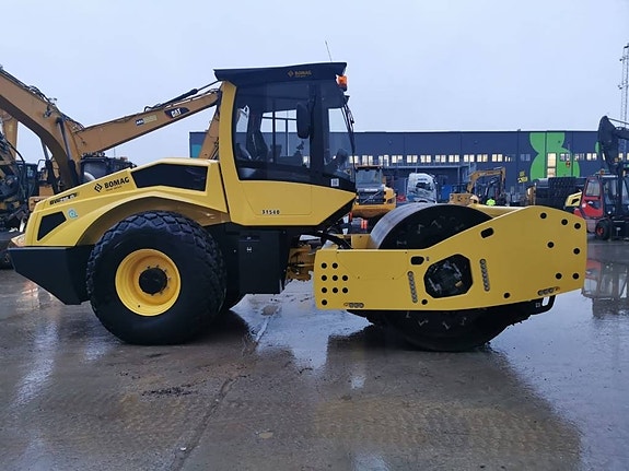 Bomag BW216D-5 4 of 17