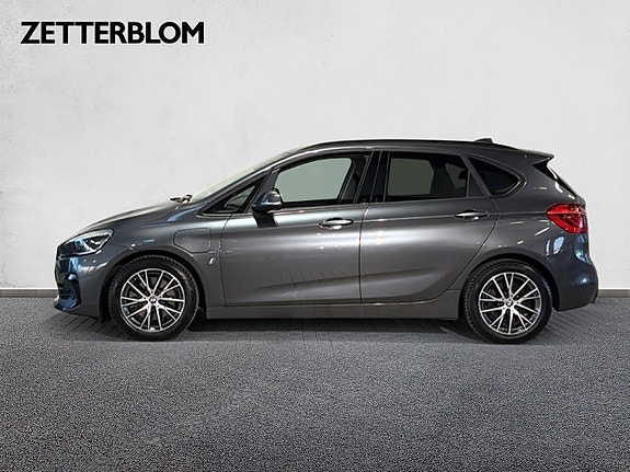 BMW 225xe 2 of 5