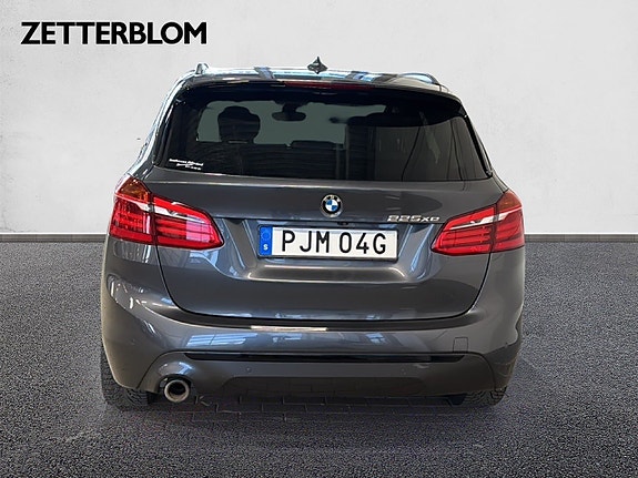 BMW 225xe 4 of 5