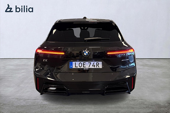 BMW iX 4 of 19