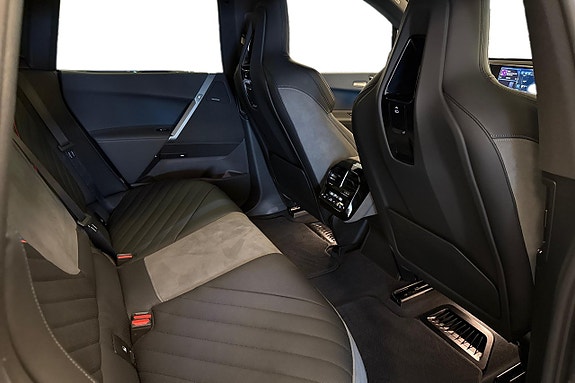 BMW iX 7 of 19