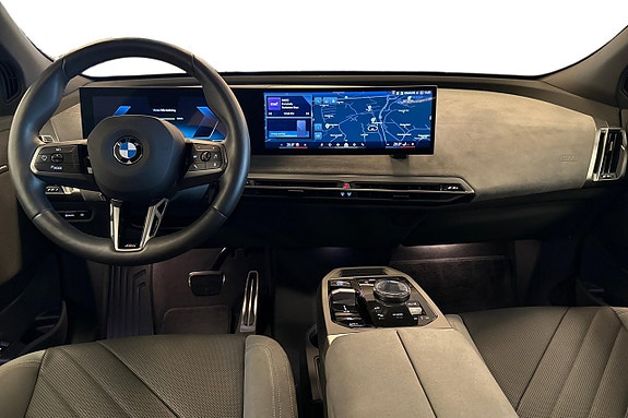 BMW iX 8 of 19