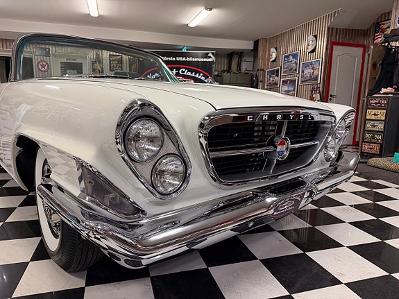 Chrysler 300 2 of 5