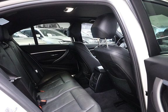 BMW 318d 11 of 18