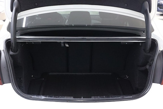 BMW 318d 9 of 18