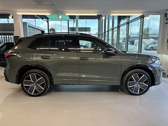 Volkswagen Tiguan 9 of 17