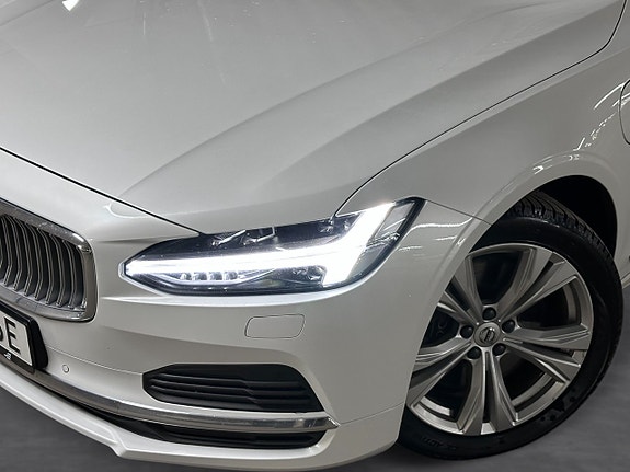 Volvo V90 2 of 5