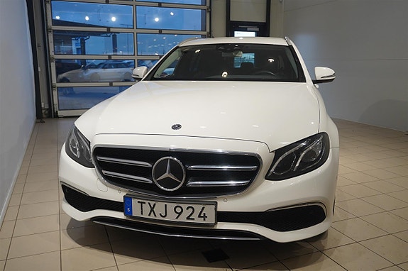 Mercedes-Benz E200 9 of 13