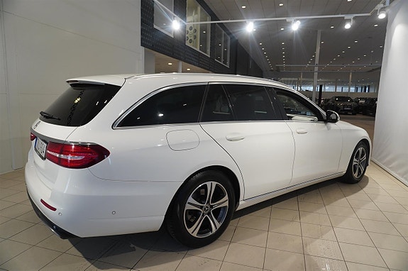 Mercedes-Benz E200 7 of 13