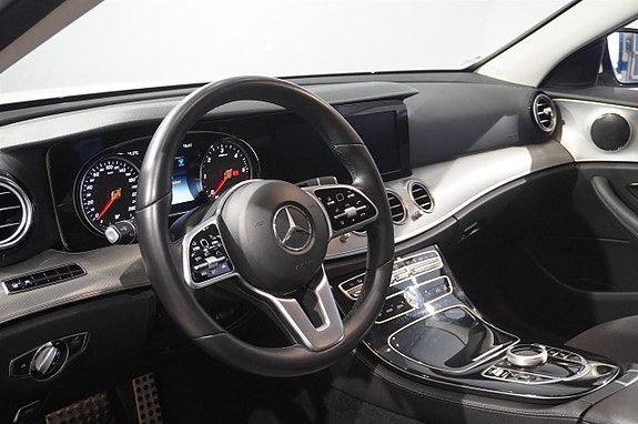 Mercedes-Benz E200 2 of 5