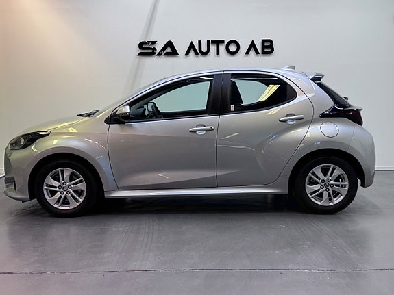 Toyota Yaris 2 of 20