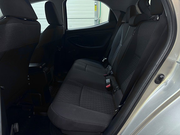 Toyota Yaris 8 of 20
