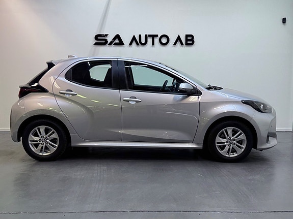 Toyota Yaris 3 of 20