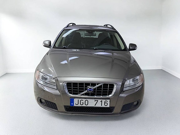 Volvo V70 2 of 11