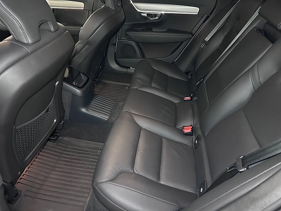 Volvo V90 27 of 29