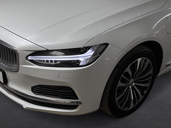 Volvo V90 2 of 5