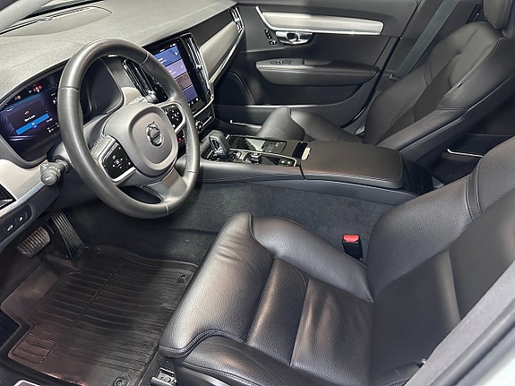 Volvo V90 16 of 29