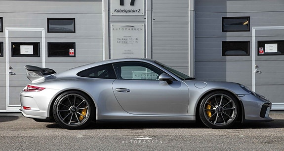 Porsche 911 GT3 4 of 5