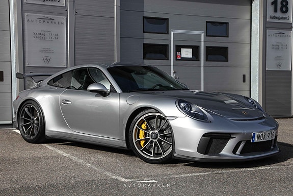 Porsche 911 GT3 2 of 5