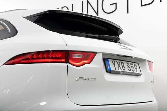 Jaguar F-PACE 8 of 22
