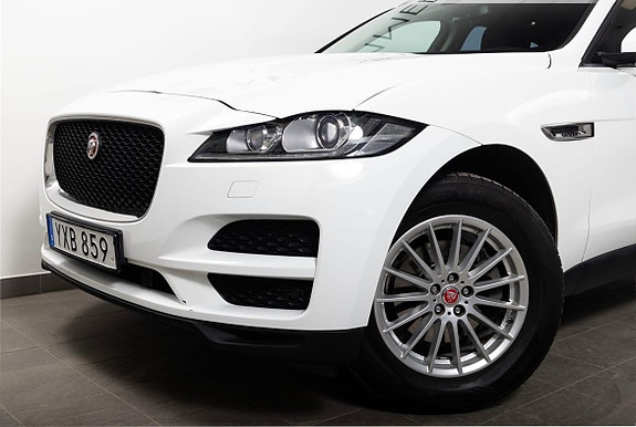 Jaguar F-PACE 4 of 22