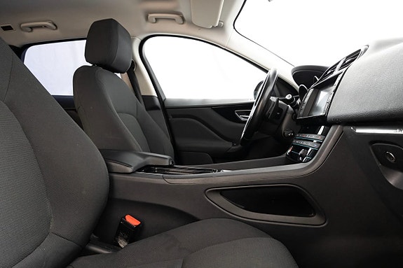 Jaguar F-PACE 15 of 22