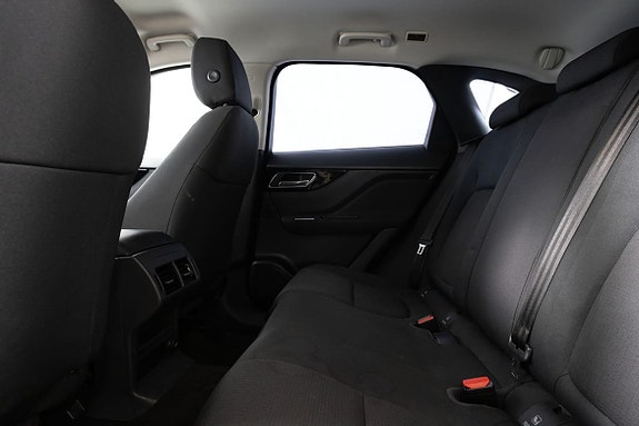 Jaguar F-PACE 18 of 22