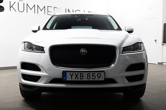 Jaguar F-PACE 10 of 22