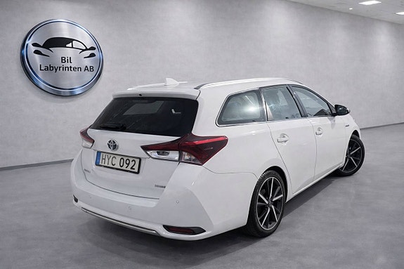 Toyota Auris 2 of 8