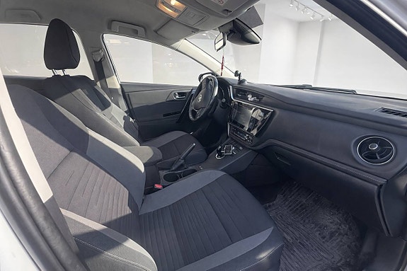 Toyota Auris 3 of 8