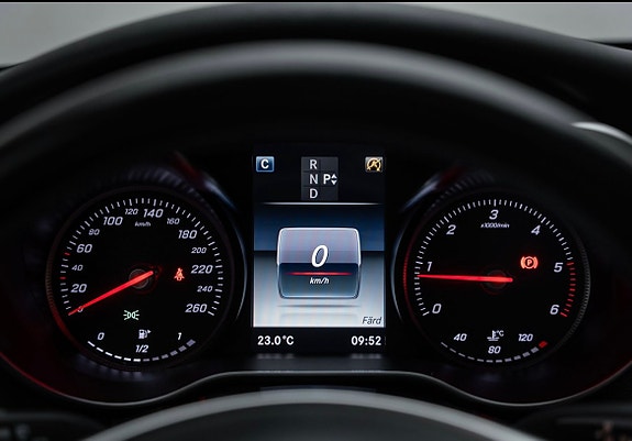 Mercedes-Benz C220 2 of 5