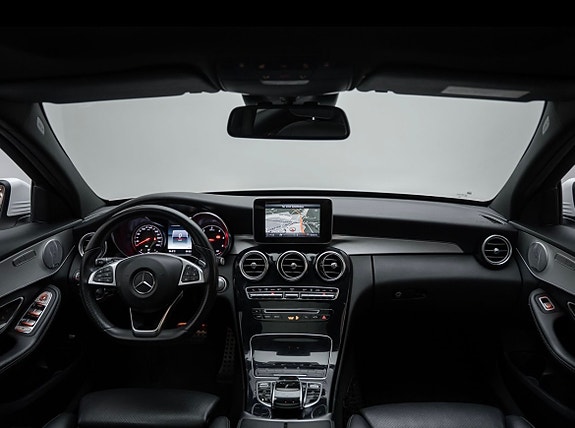 Mercedes-Benz C220 3 of 5