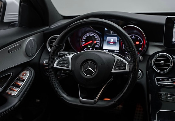 Mercedes-Benz C220 4 of 5