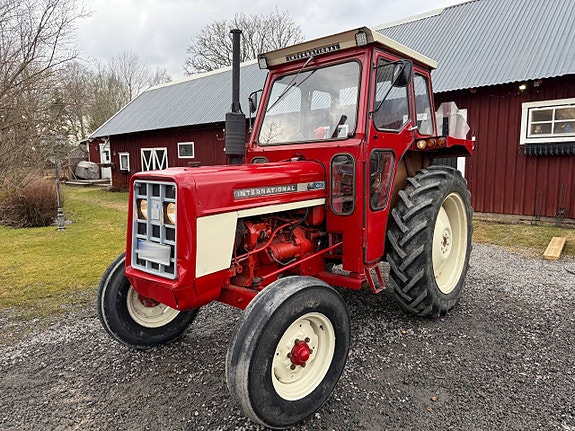 Traktor International 444