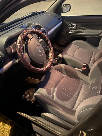 Renault Clio 9 of 14