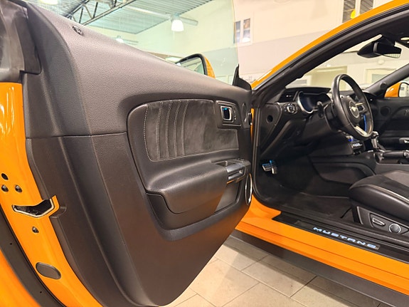 Ford Mustang 15 of 30