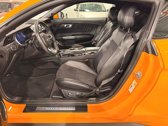 Ford Mustang 14 of 30