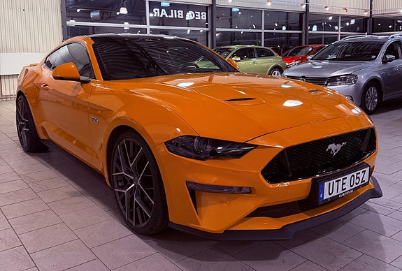 Ford Mustang 2 of 5