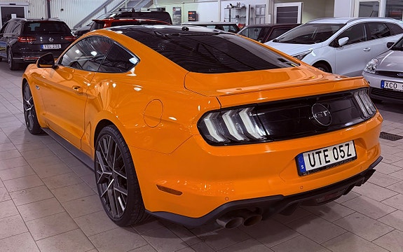 Ford Mustang 4 of 5