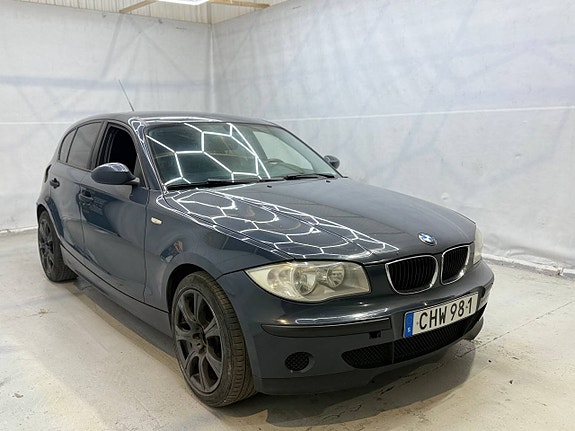 BMW 120i 3 of 10