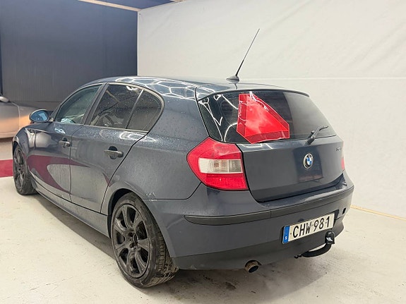BMW 120i 5 of 12