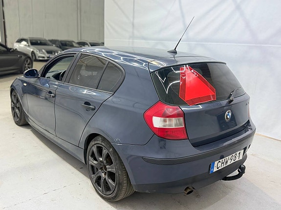 BMW 120i 4 of 10