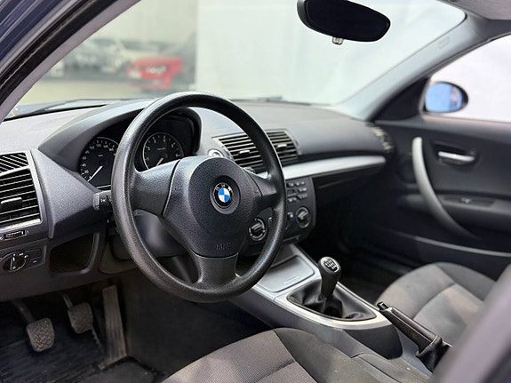 BMW 120i 7 of 10