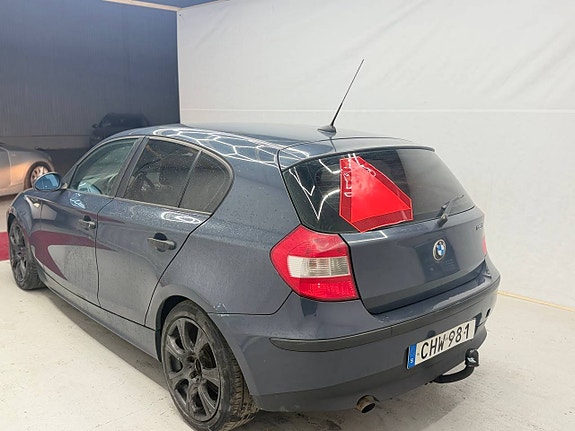 BMW 120i 4 of 12